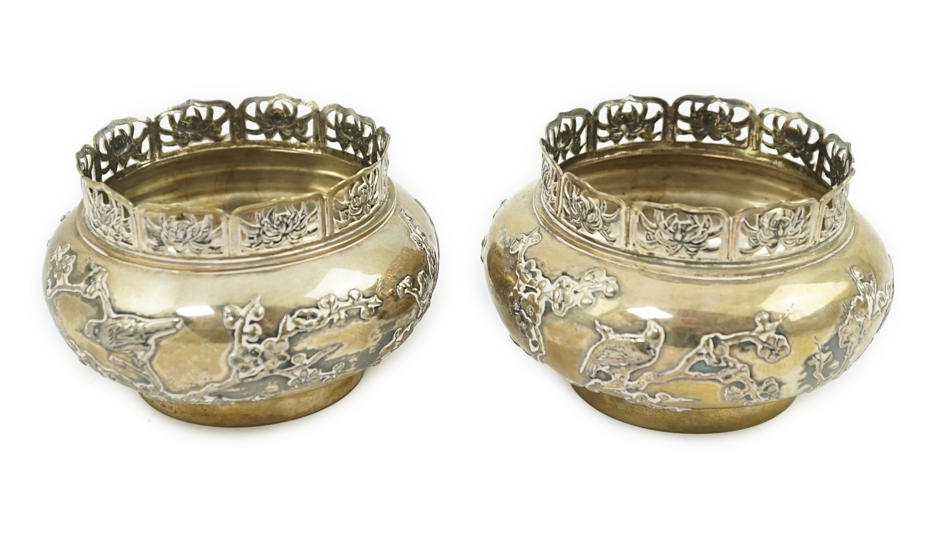 A pair of late 19th/early 20th century Chinese Export silver baluster bowls, by Zee Wo, Shanghai